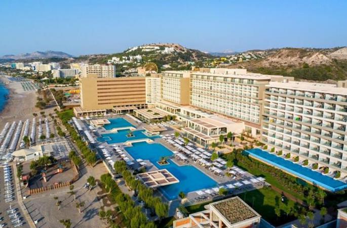 Amada Colossos By Louis Hotels