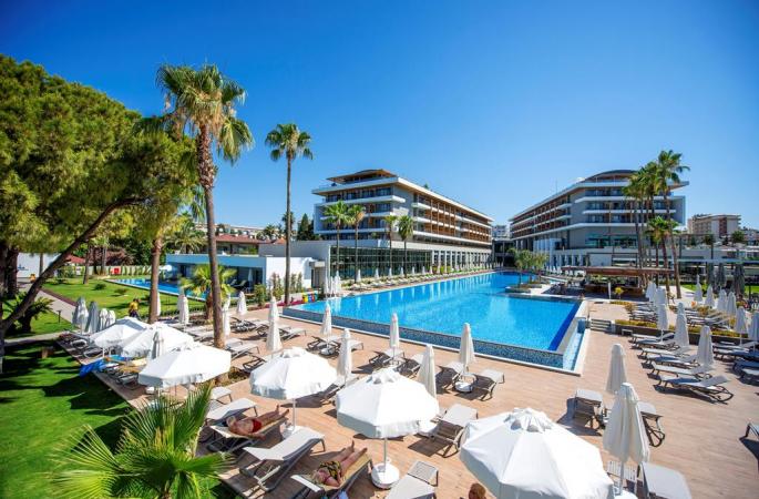Acanthus & Cennet Barut Collection Acanthus & Cennet Barut Collection