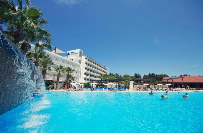 AzuLine Hotel Bergantin