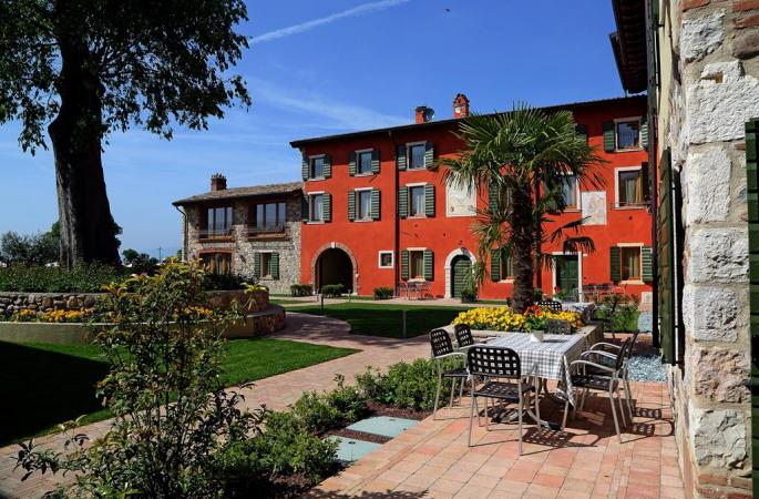 Borgo Mondragon Borgo Mondragon