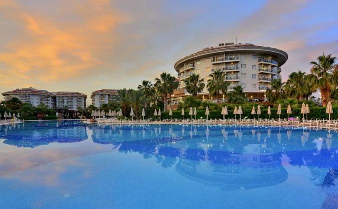 Seaden Sea World Resort & Spa