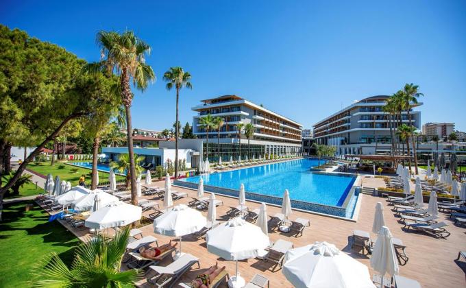 Acanthus & Cennet Barut Collection