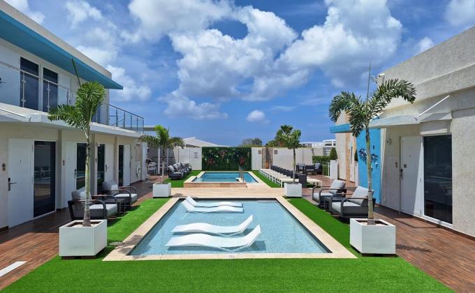 Aruba Boutique & Art BW Signature Collection