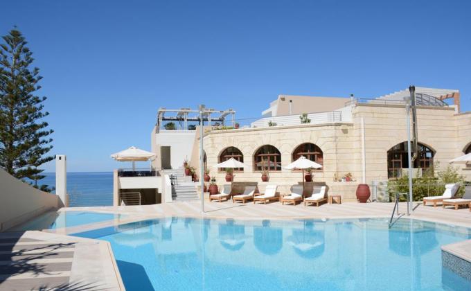 Macaris Suites & Spa